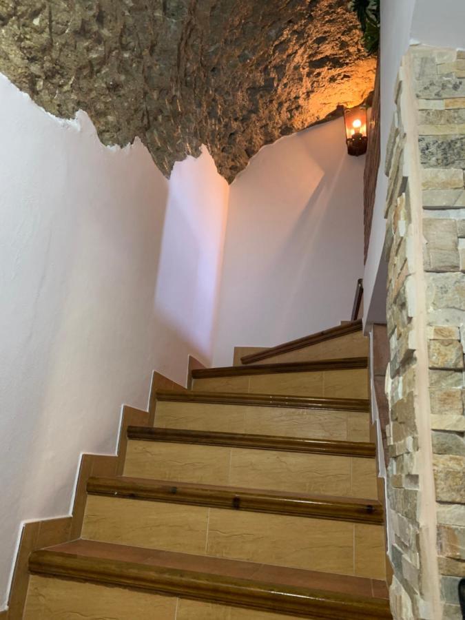 בית הארחה Setenil De Las Bodegas 	Casa Cueva "Las Calcetas" מראה חיצוני תמונה